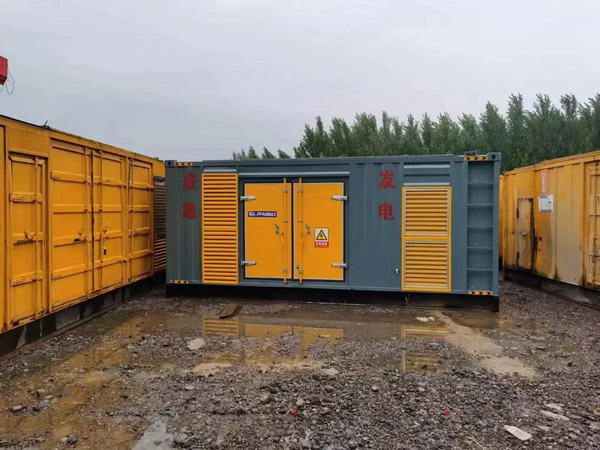 中山柴油发电机如何判断干式空气滤清器是否需要更换？